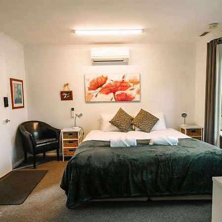 Alpine Riverside Cottages Porepunkah Esterno foto