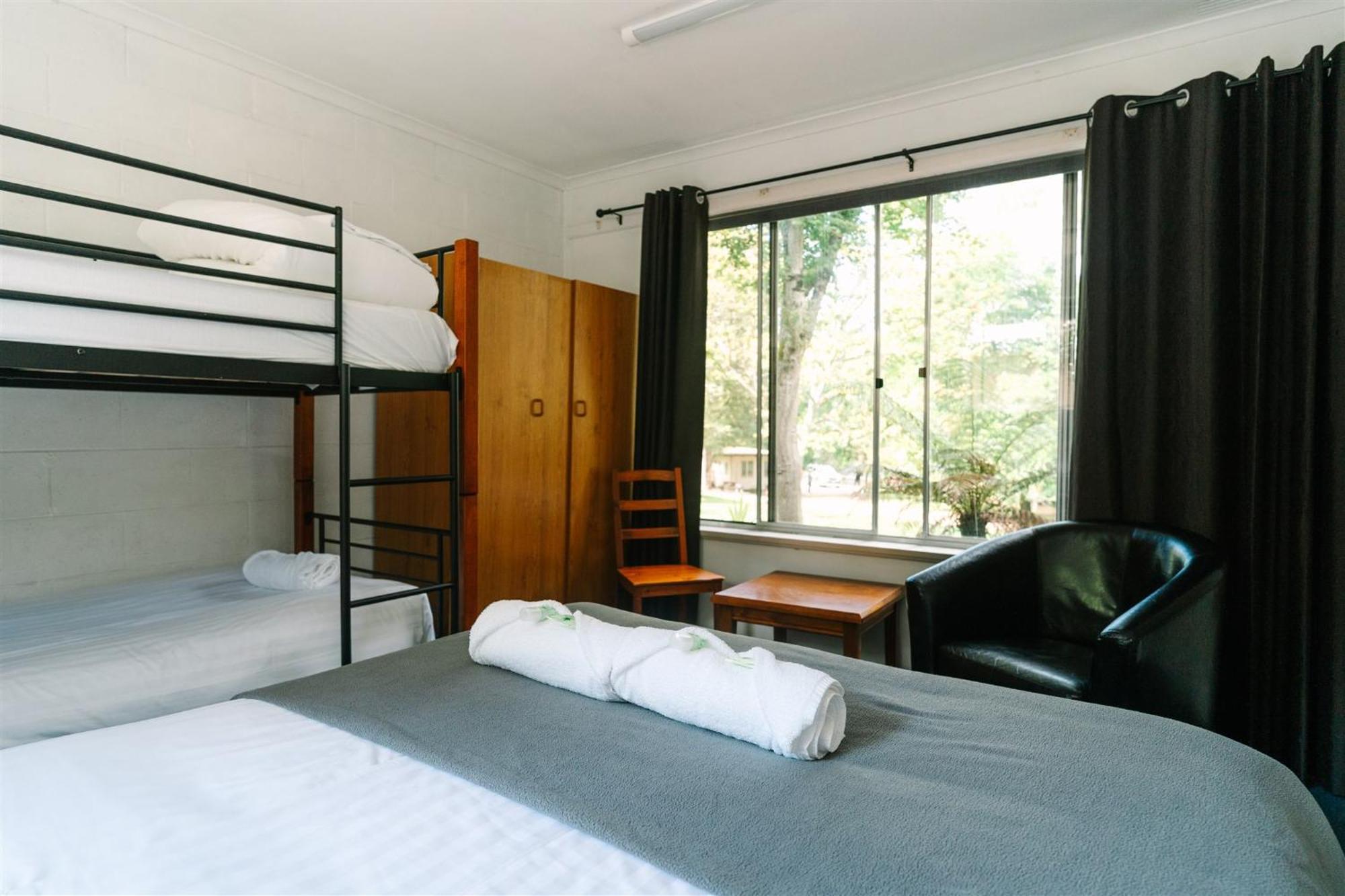 Alpine Riverside Cottages Porepunkah Esterno foto
