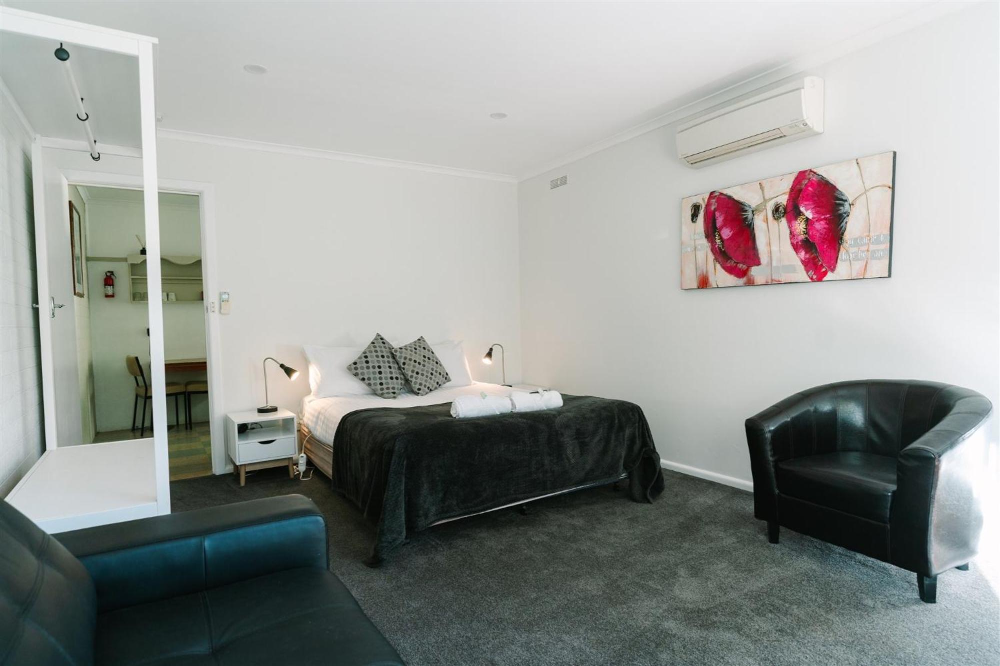 Alpine Riverside Cottages Porepunkah Esterno foto
