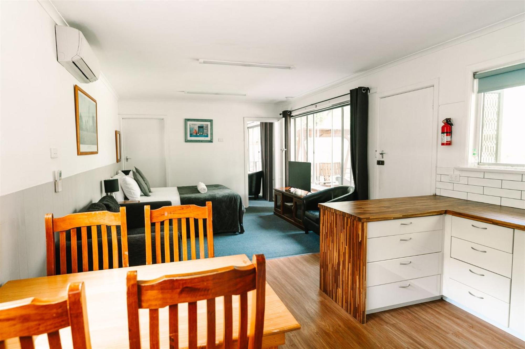 Alpine Riverside Cottages Porepunkah Esterno foto