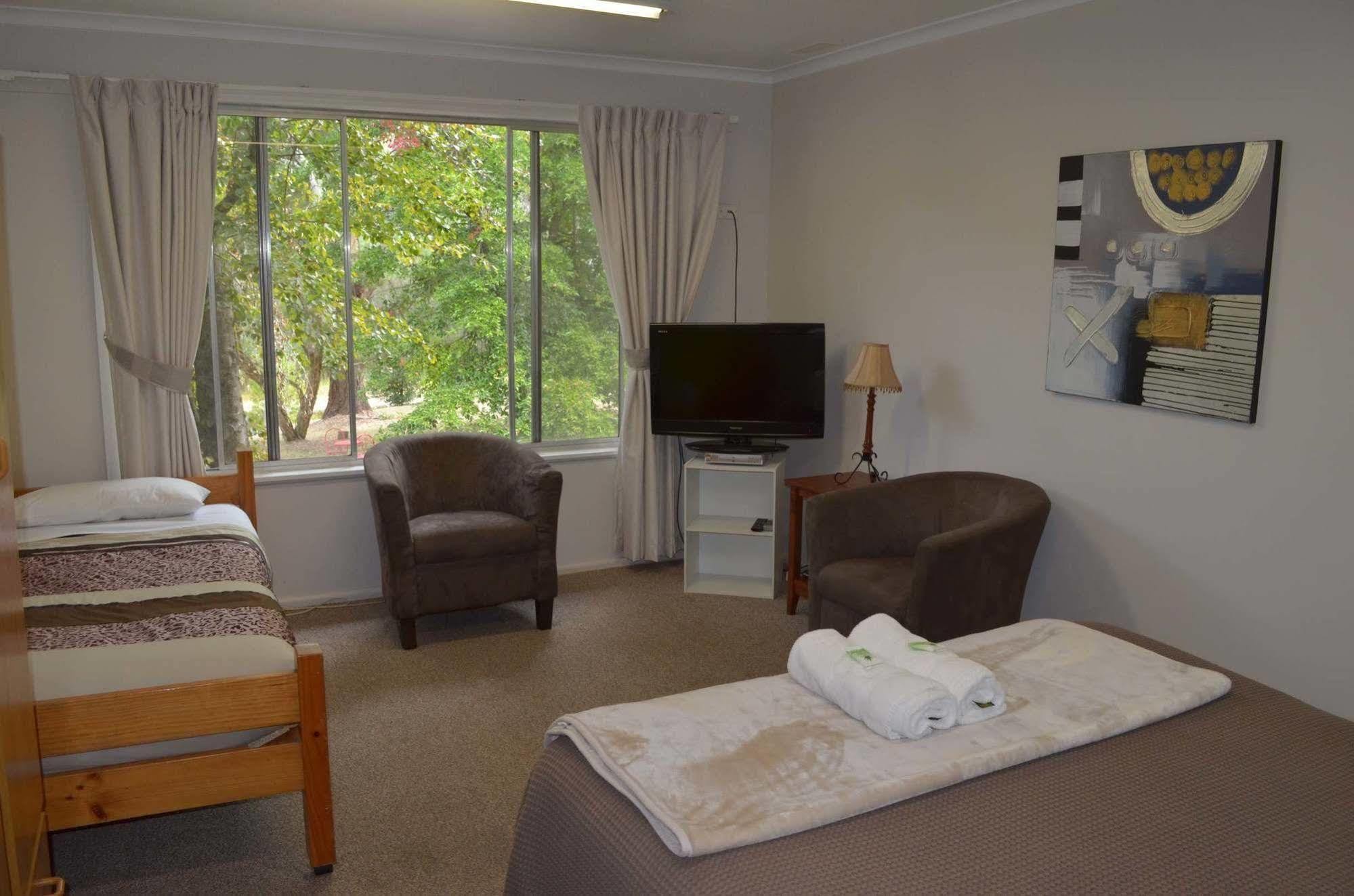 Alpine Riverside Cottages Porepunkah Esterno foto