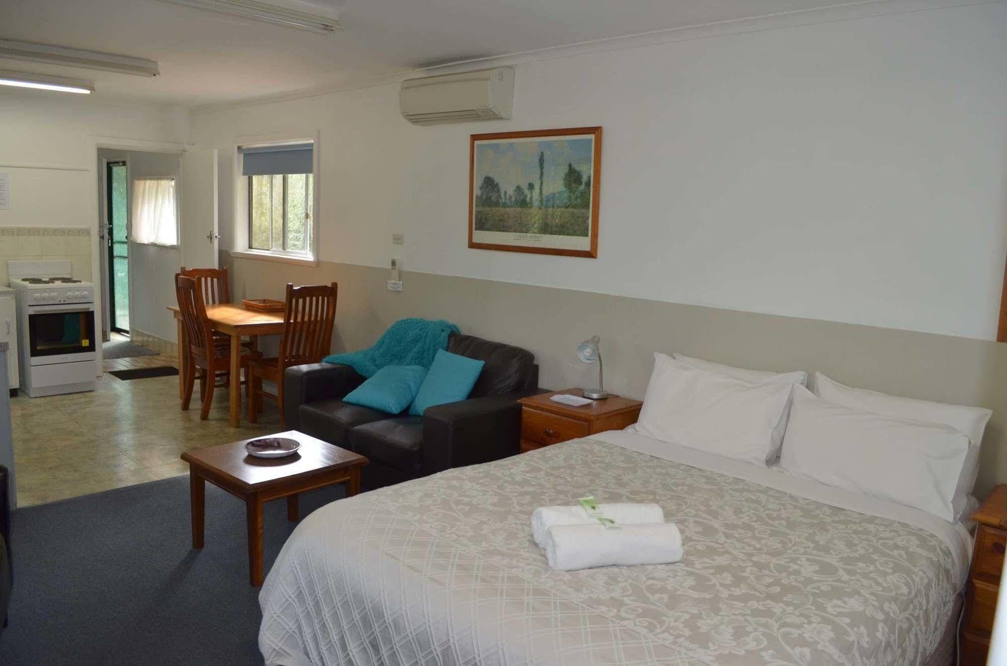 Alpine Riverside Cottages Porepunkah Esterno foto