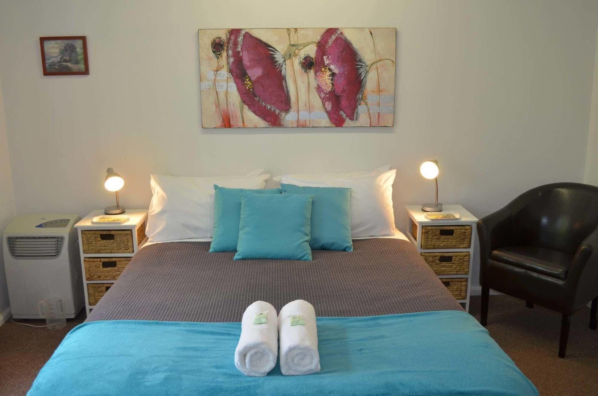 Alpine Riverside Cottages Porepunkah Esterno foto